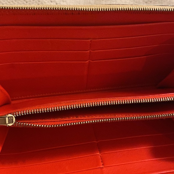 Authentic Celine Long Wallet in Exceptional Condition,No Callouts, made in Paris - Picture 4 of 7